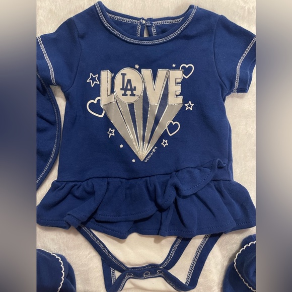 L.A Dodgers Baby Girl Onesie Bib & Booties - Picture 5 of 9